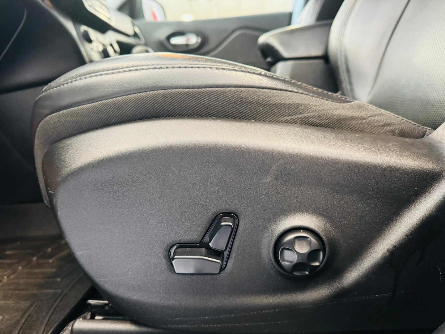 2019 Jeep Cherokee Limited - Photo 12