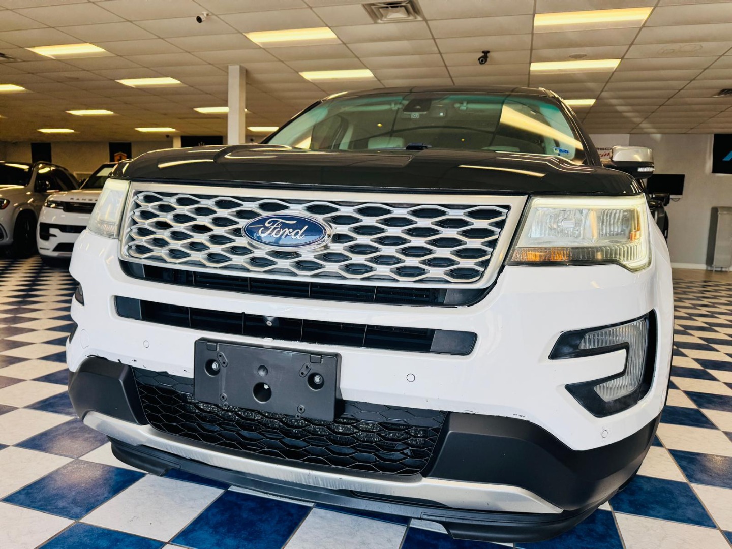 2016 Ford Explorer Platinum 4WD's photo