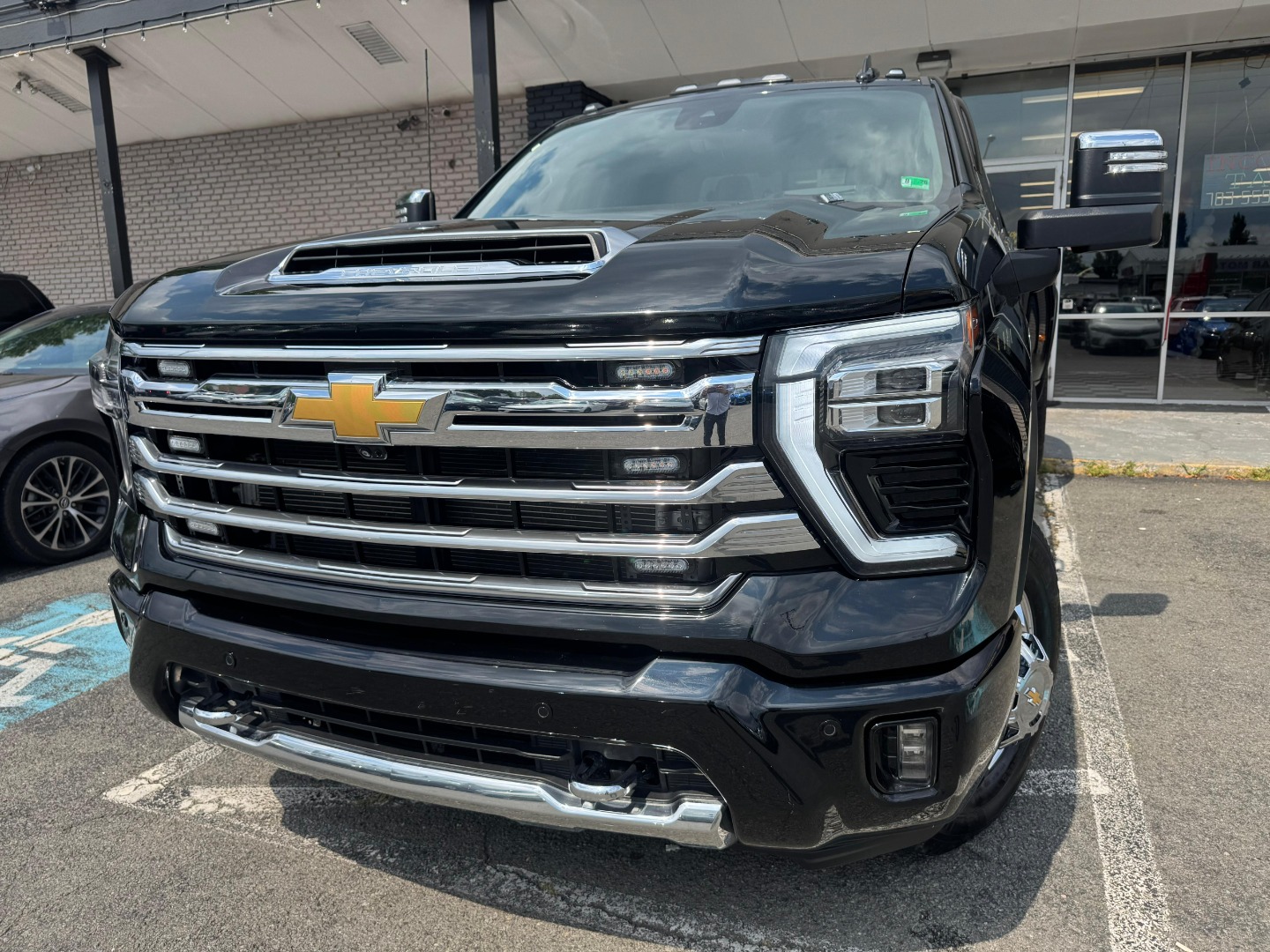 2024 Chevrolet Silverado HD High Country 4WD Crew Cab Long Box DRW's photo