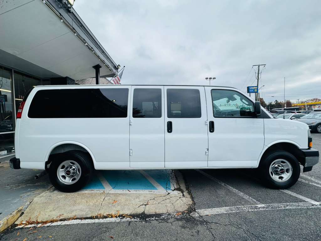 2025 GMC Savana Passenger LT - Photo 8