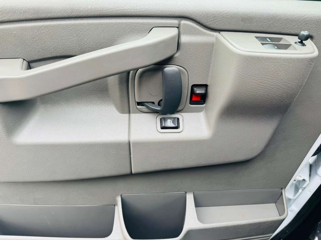 2025 GMC Savana Passenger LT - Photo 13
