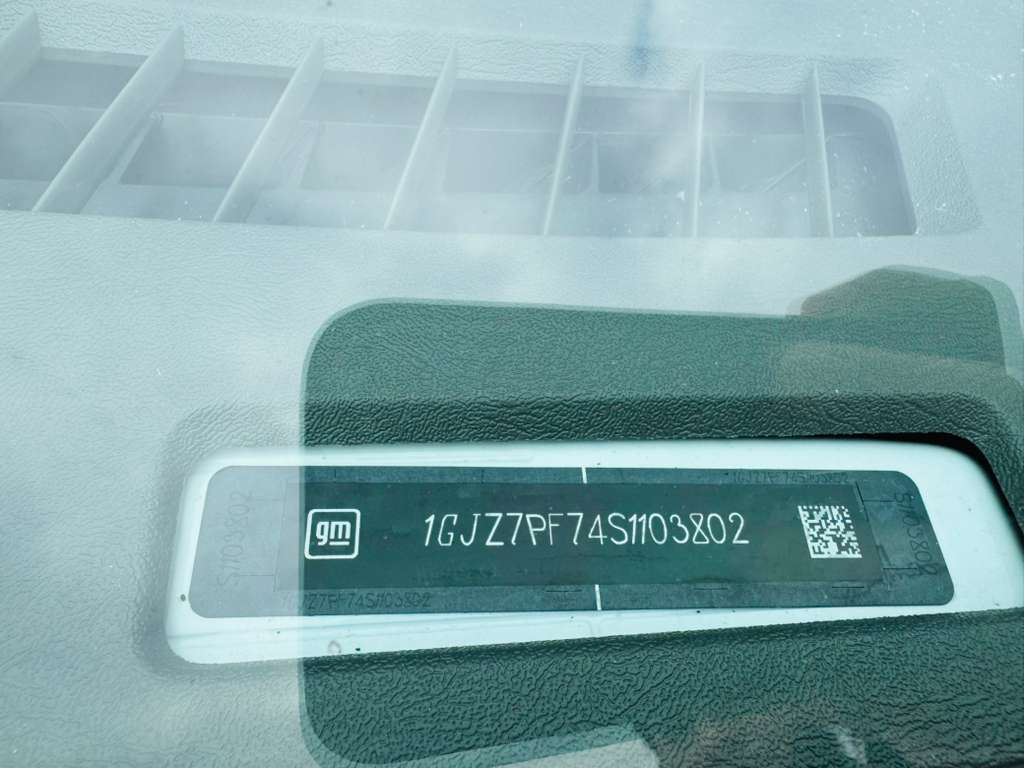 2025 GMC Savana Passenger LT - Photo 27
