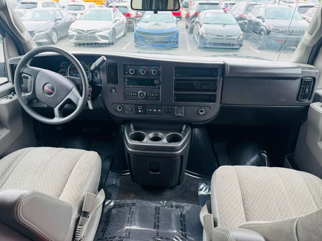 2025 GMC Savana Passenger LT - Photo 17