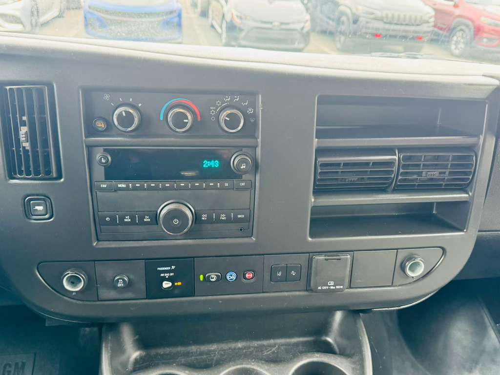 2025 GMC Savana Passenger LT - Photo 14
