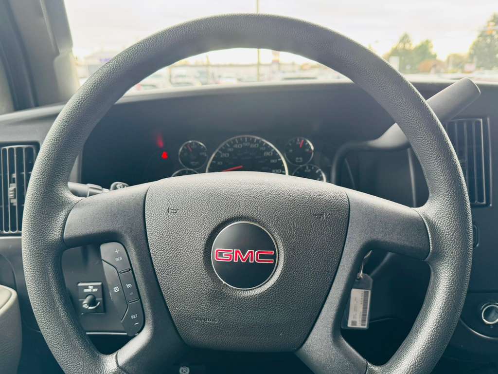 2025 GMC Savana Passenger LT - Photo 18