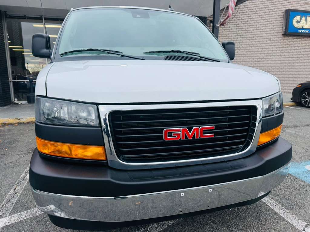 2025 GMC Savana Passenger LT - Photo 26