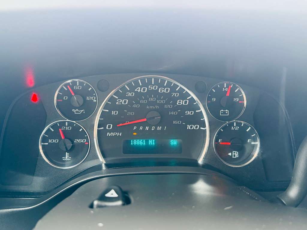 2025 GMC Savana Passenger LT - Photo 15