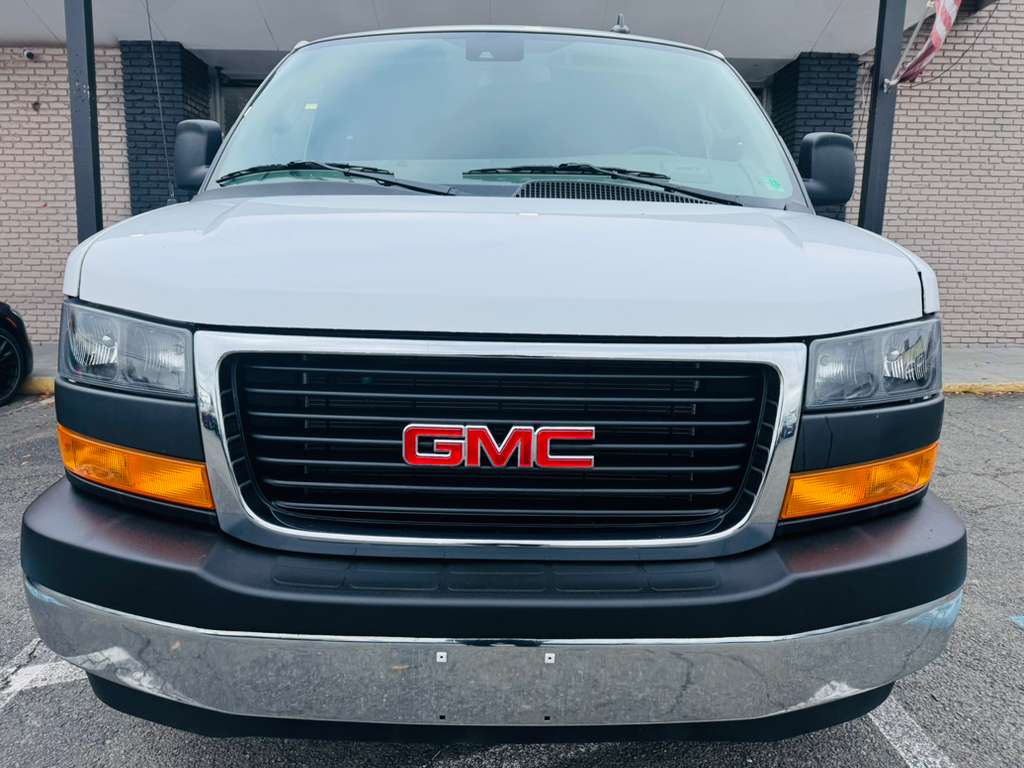 2025 GMC Savana Passenger LT - Photo 2