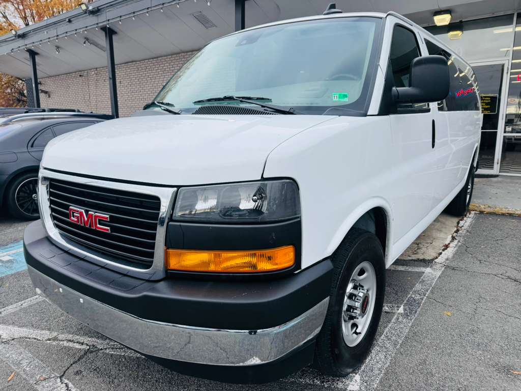 2025 GMC Savana Passenger LT - Photo 3
