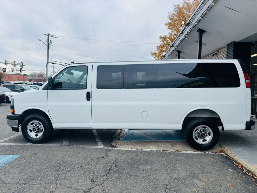 2025 GMC Savana Passenger LT - Photo 4