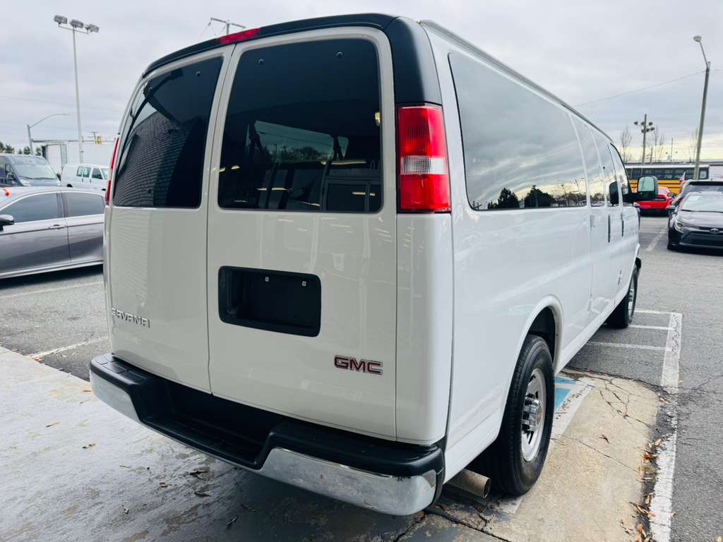 2025 GMC Savana Passenger LT - Photo 7