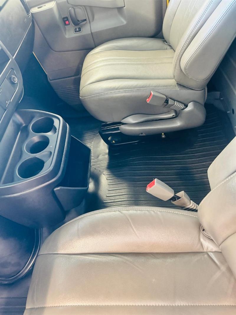 Additional photo of vehicle.