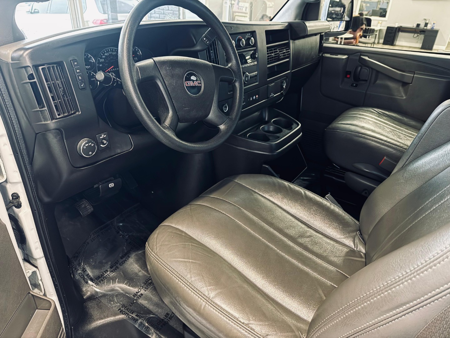 2022 GMC Savana Cargo Work Van - Photo 10