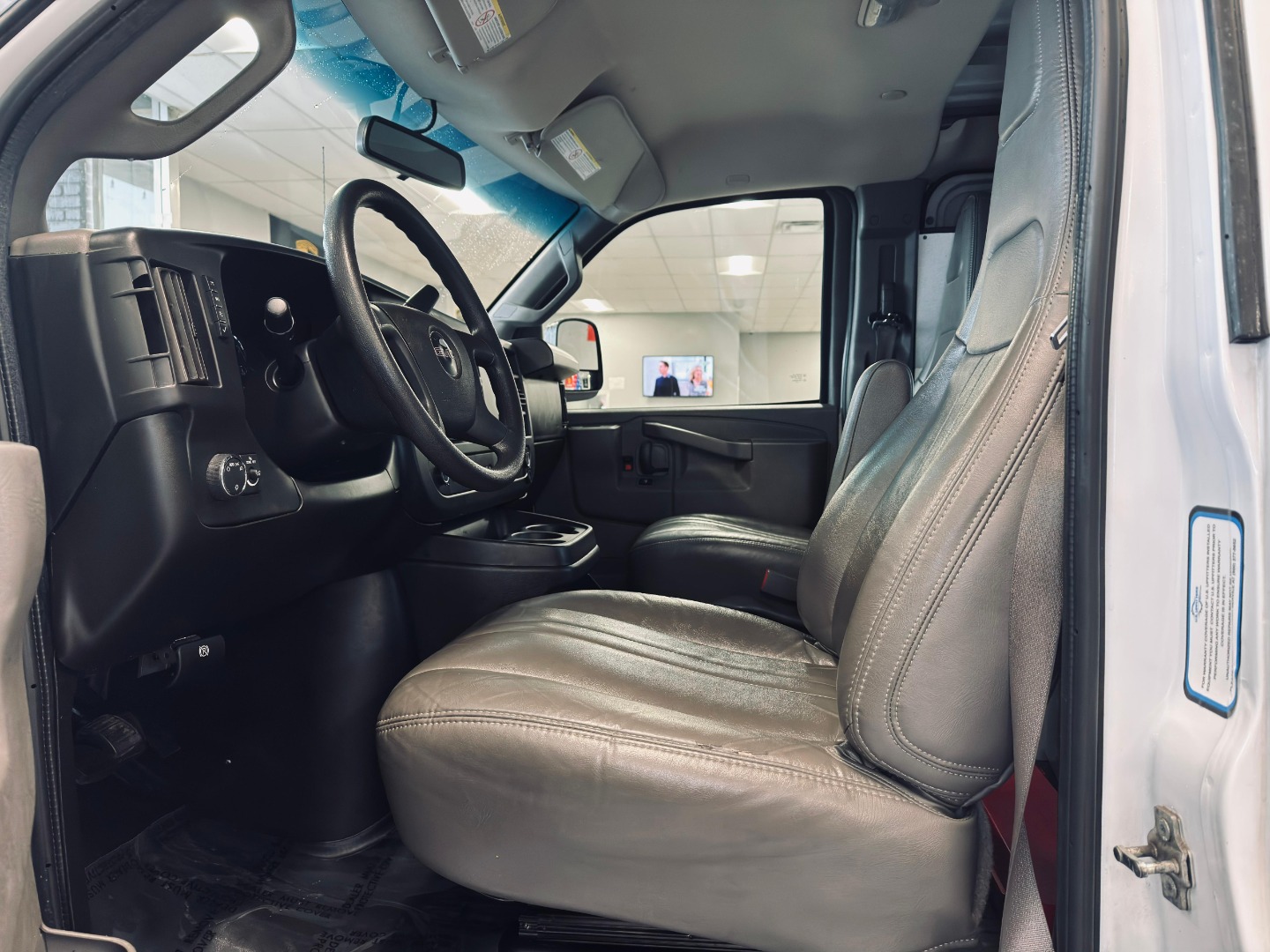 2022 GMC Savana Cargo Work Van - Photo 11