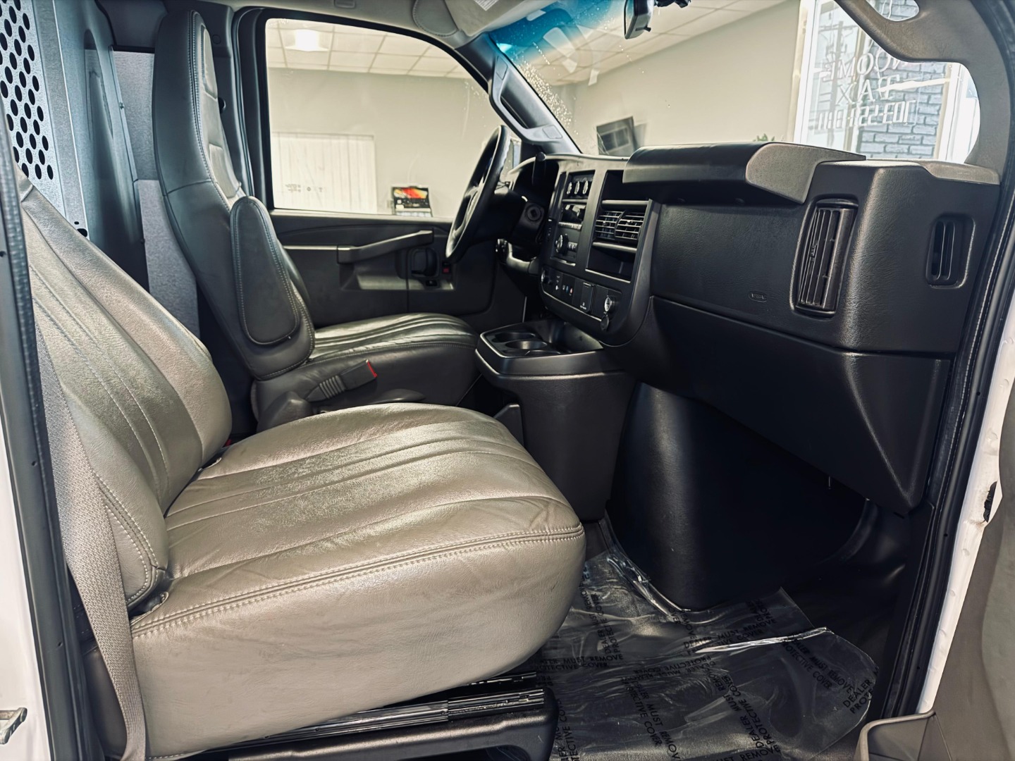 2022 GMC Savana Cargo Work Van - Photo 12