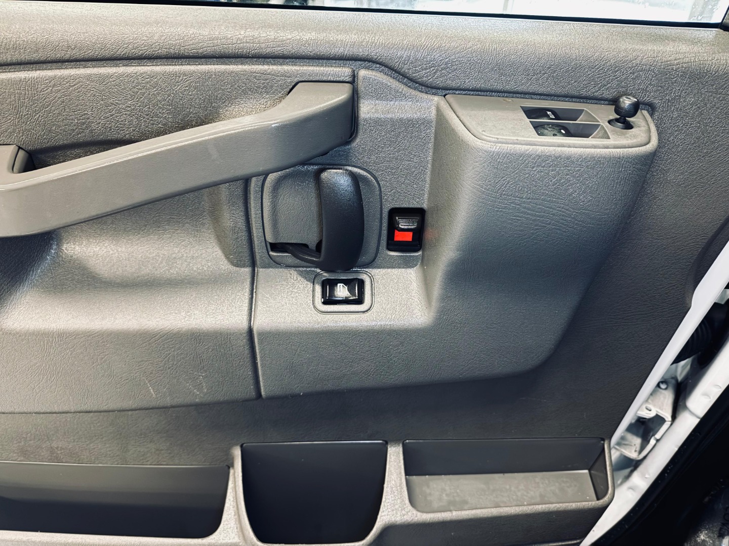 2022 GMC Savana Cargo Work Van - Photo 15