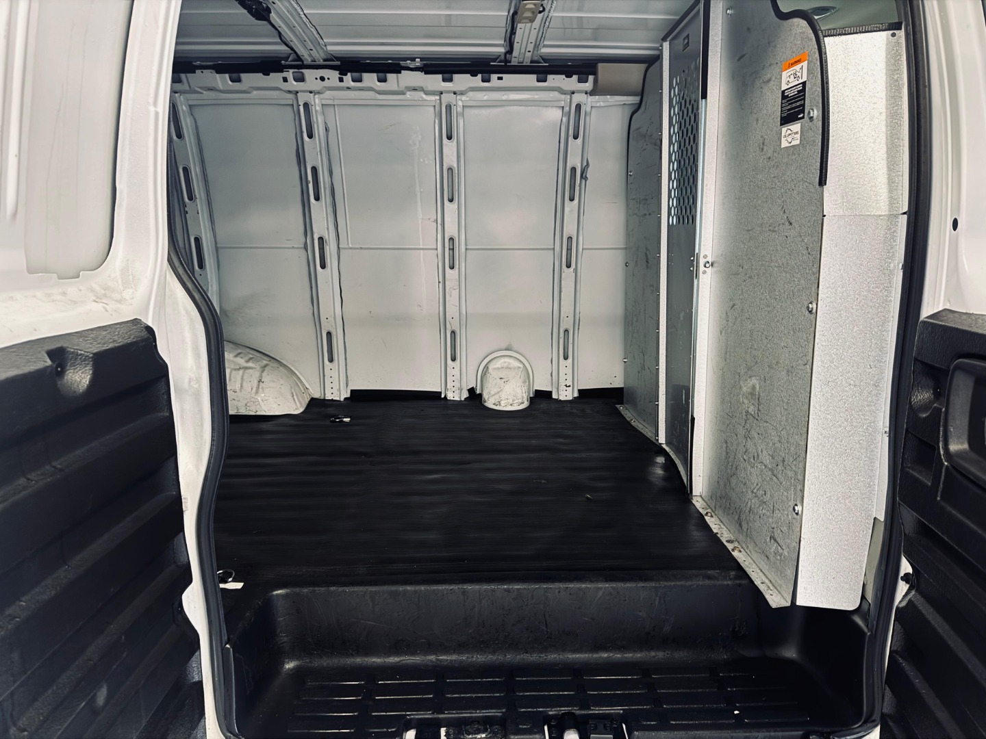 2022 GMC Savana Cargo Work Van - Photo 22