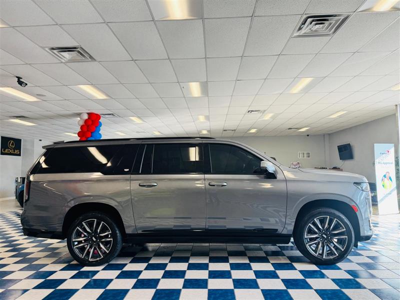Additional photo of vehicle.