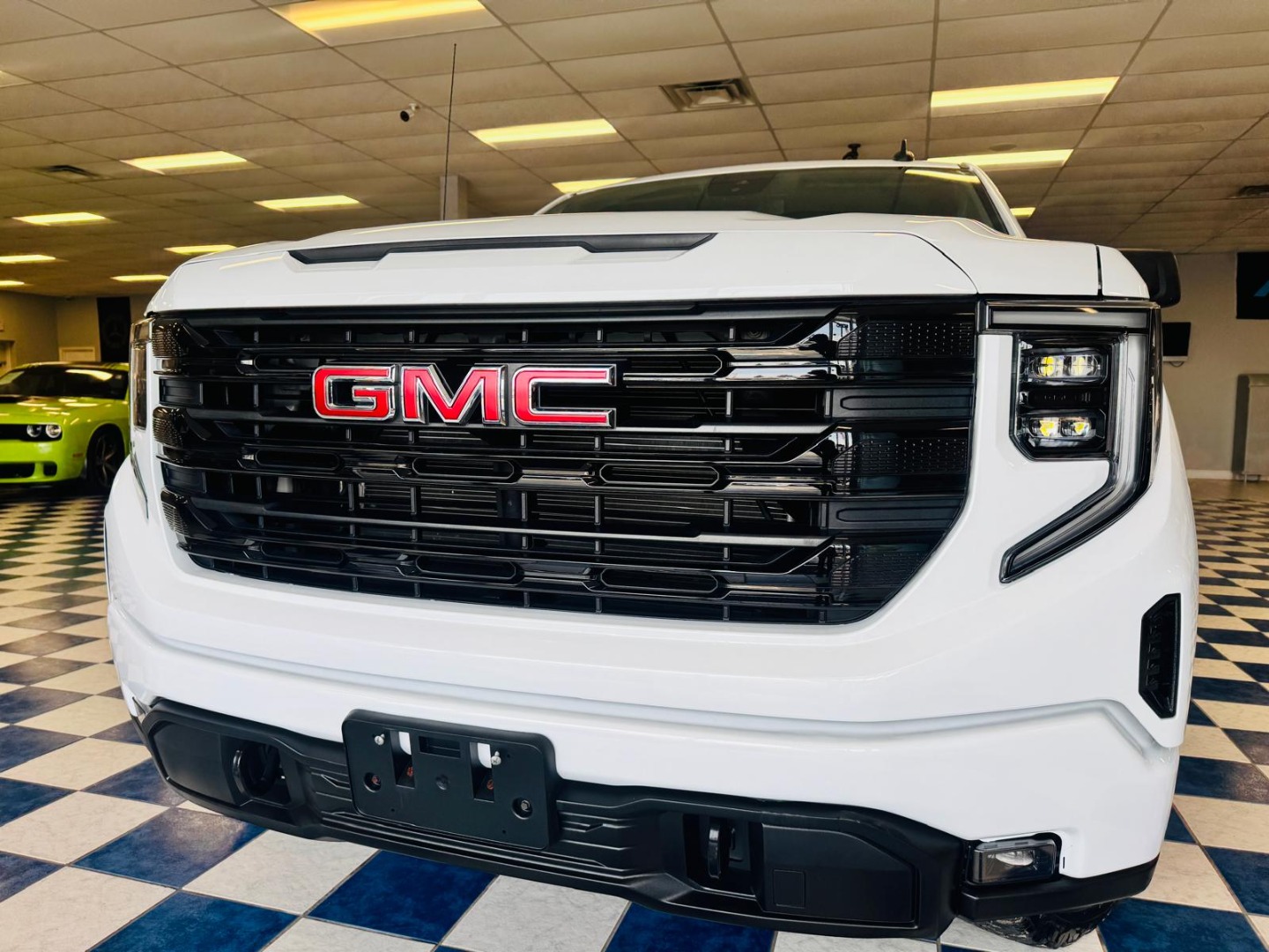 2022 GMC Sierra 4WD Crew Cab Short Box Elevation's photo