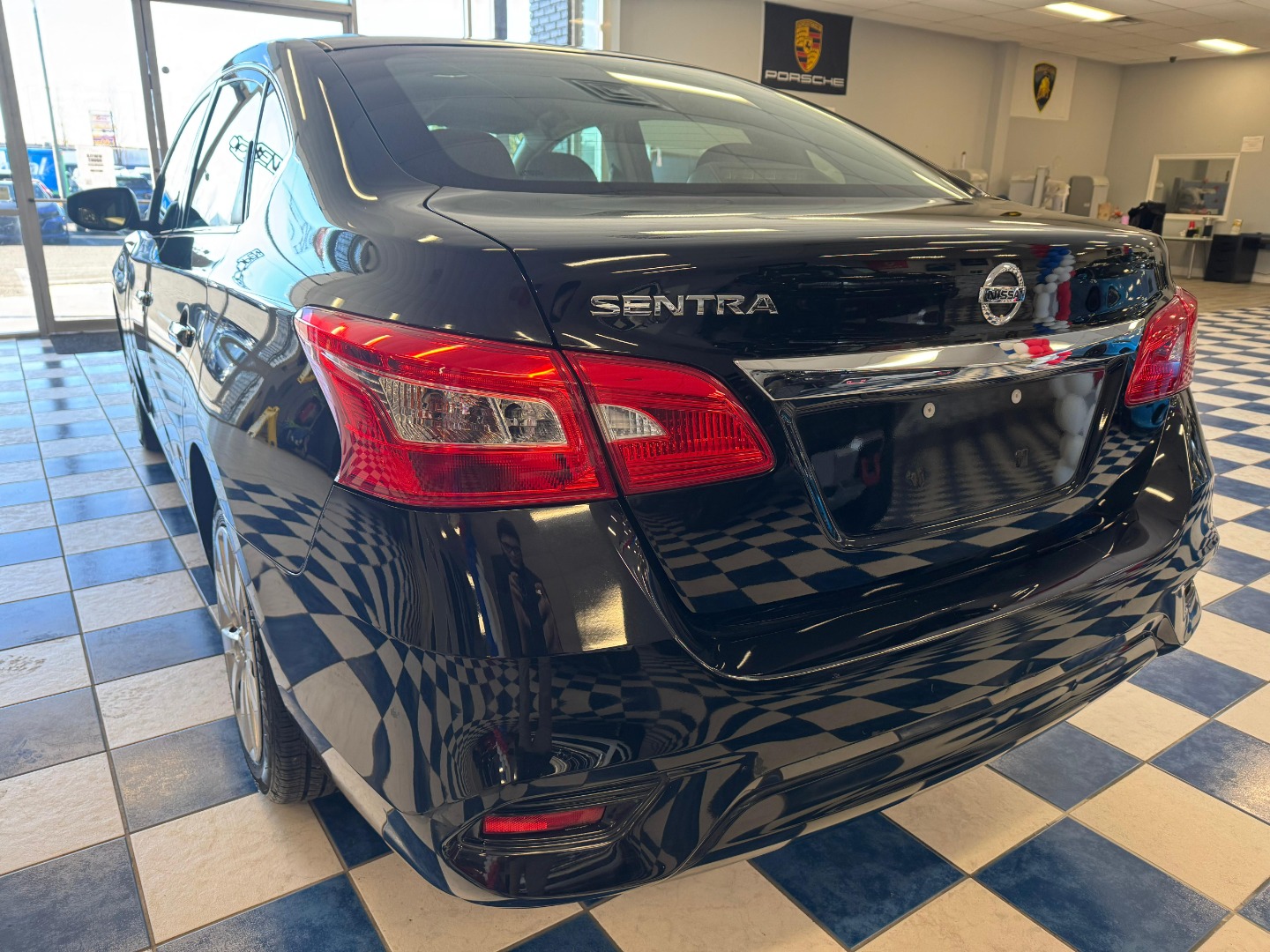 2018 Nissan Sentra S - Photo 5