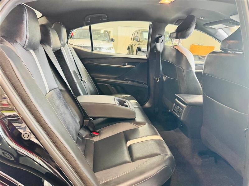 Additional photo of vehicle.