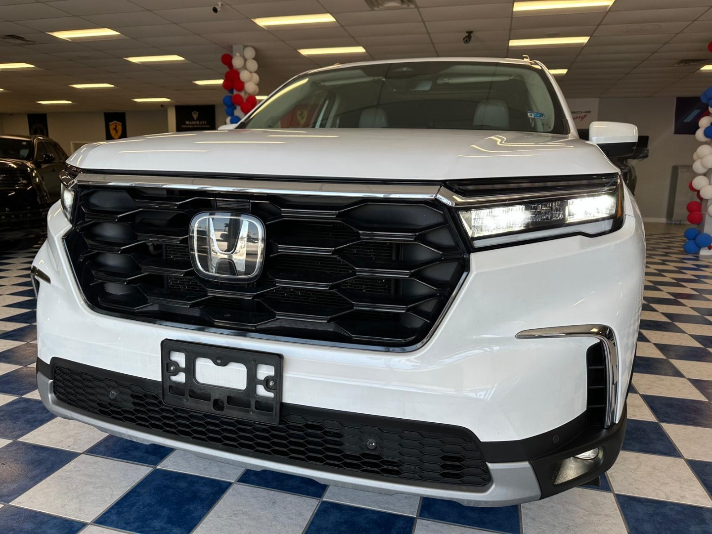 2023 Honda Pilot Touring AWD's photo