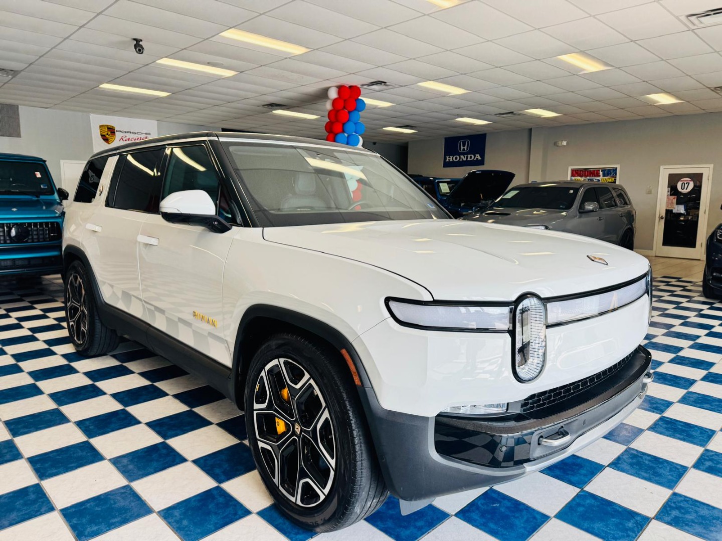 2023 Rivian R1S Adventure - Photo 9