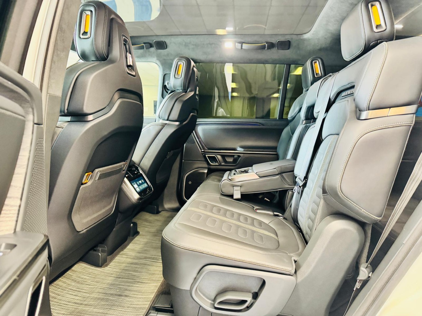 2023 Rivian R1S Adventure - Photo 12