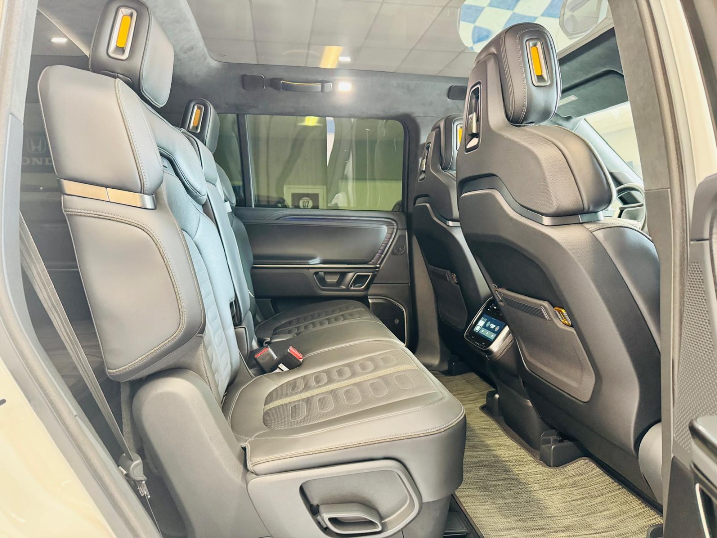 2023 Rivian R1S Adventure - Photo 14