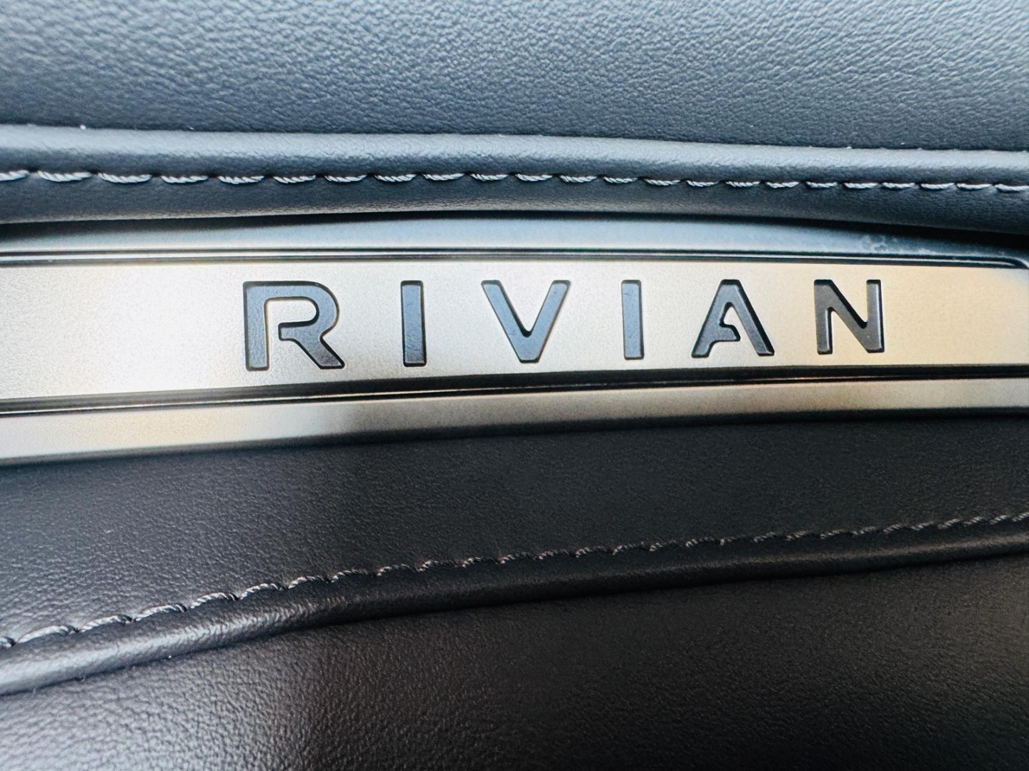2023 Rivian R1S Adventure - Photo 25