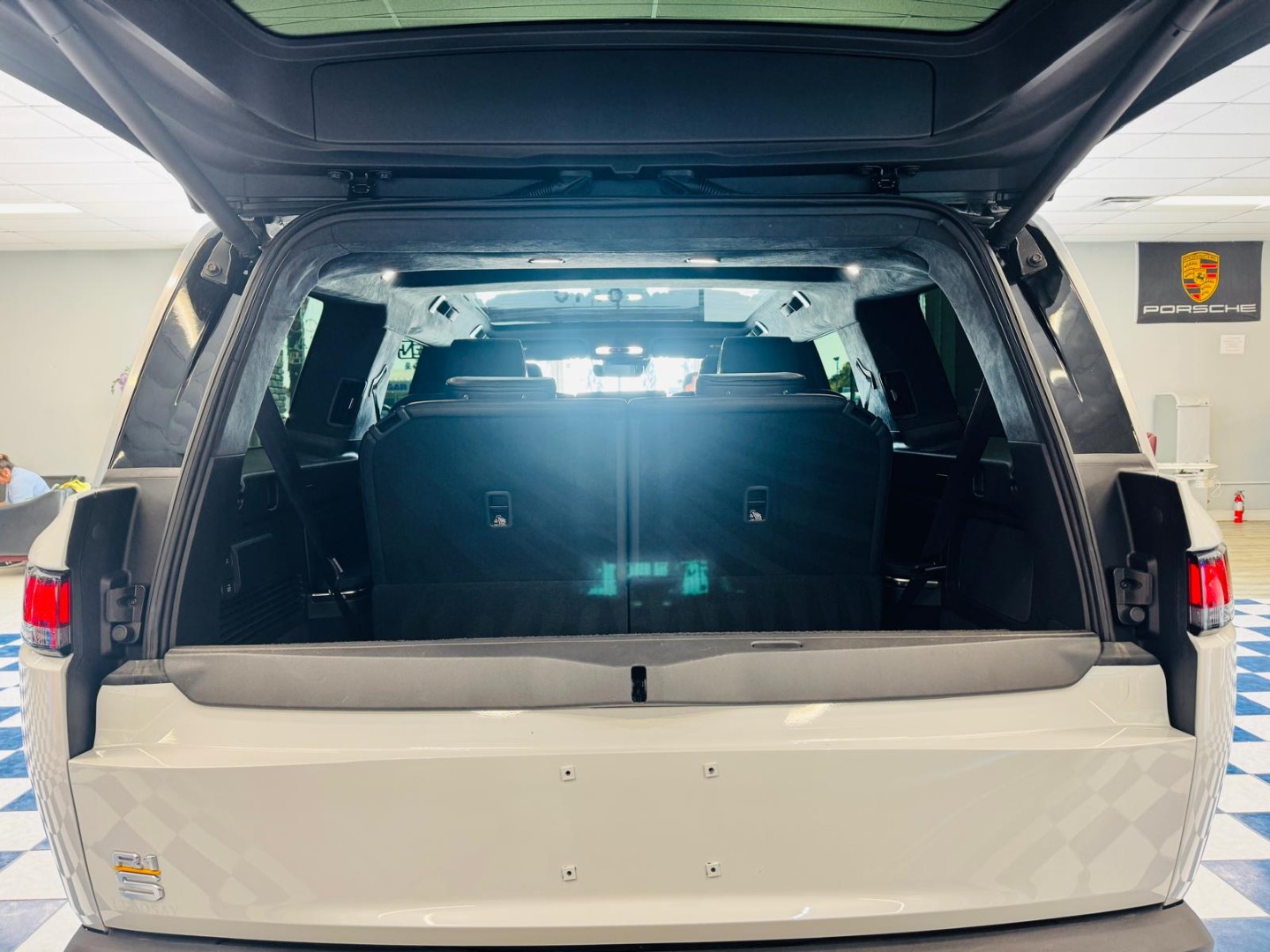 2023 Rivian R1S Adventure - Photo 30