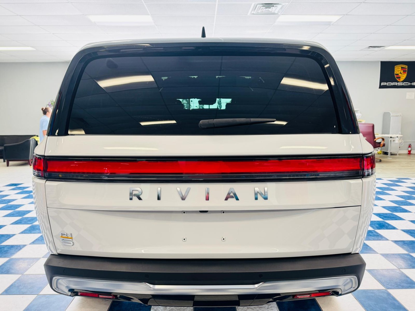 2023 Rivian R1S Adventure - Photo 6