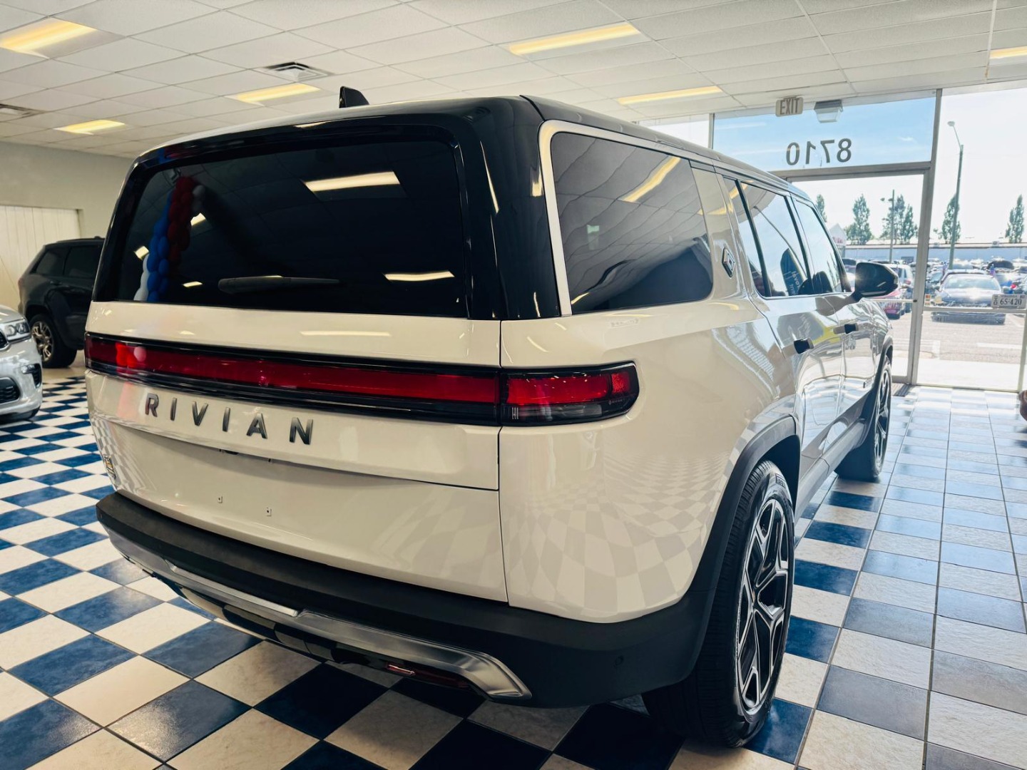 2023 Rivian R1S Adventure - Photo 7