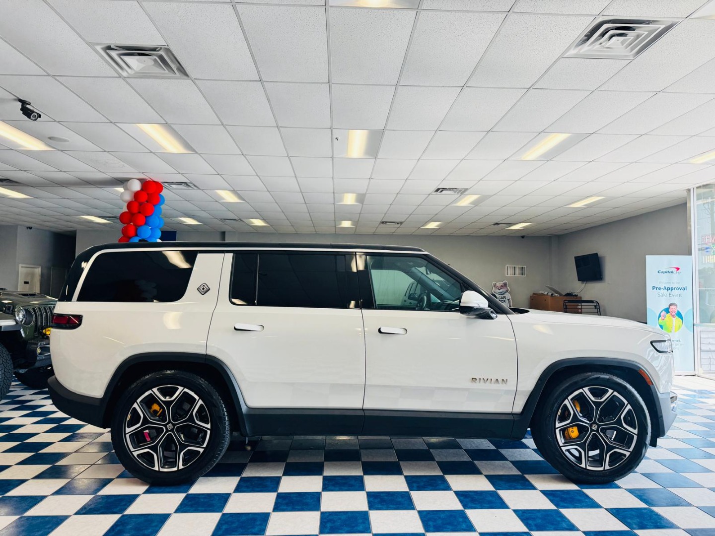 2023 Rivian R1S Adventure - Photo 8