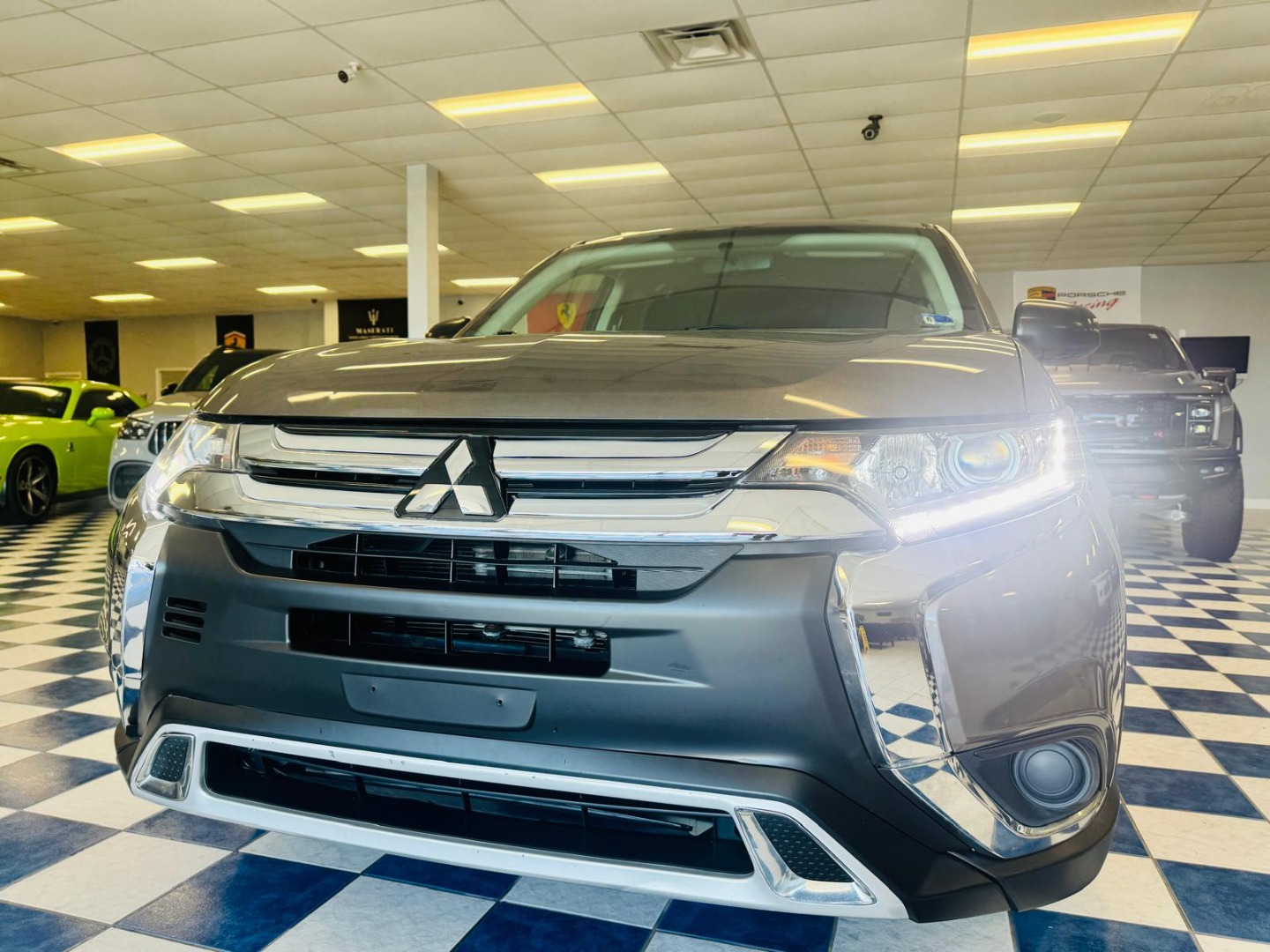 2019 Mitsubishi Outlander ES FWD's photo