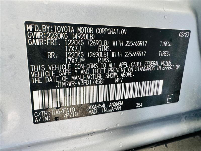 Additional photo of vehicle.