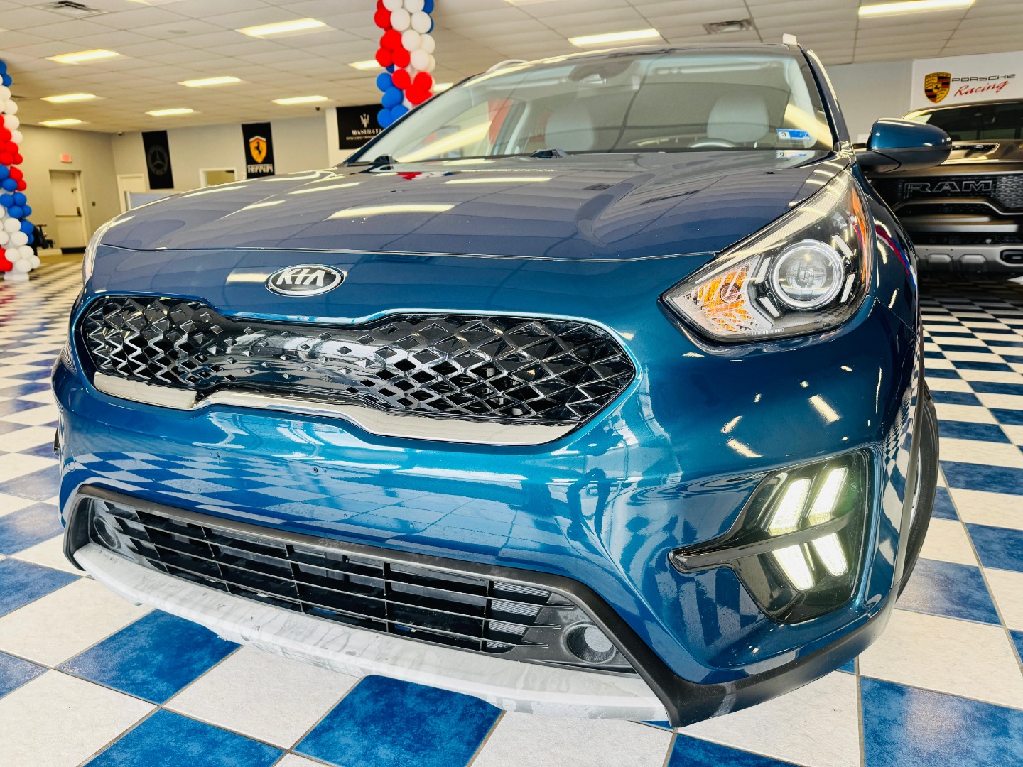 2020 Kia Niro LXS's photo