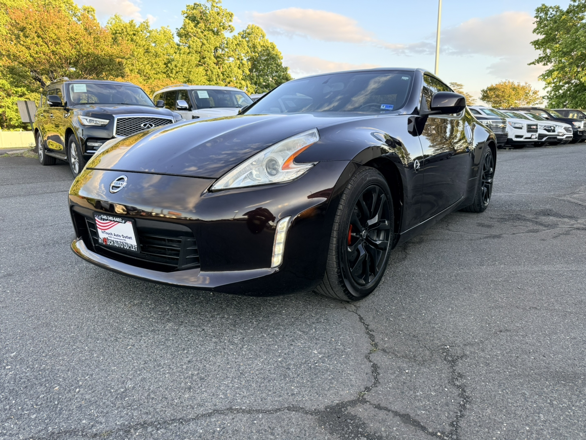 2016 Nissan 370Z Coupe Touring 7A/T's photo