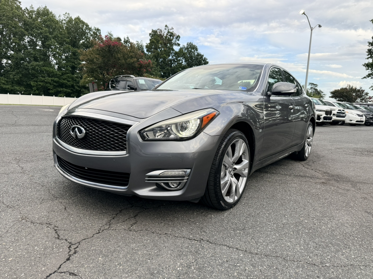 2017 INFINITI Q70