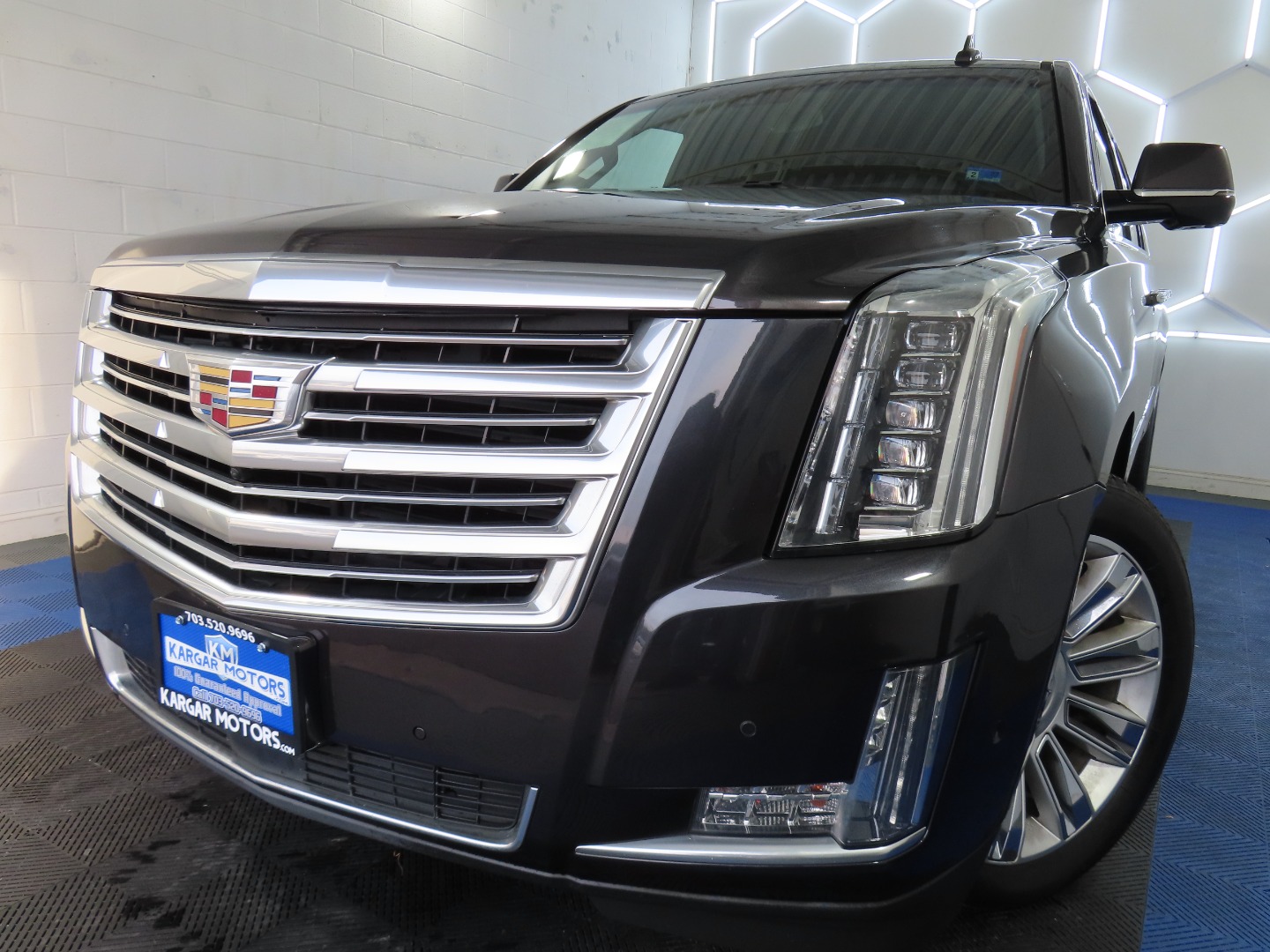 2018 Cadillac Escalade ESV AWD Platinum's photo