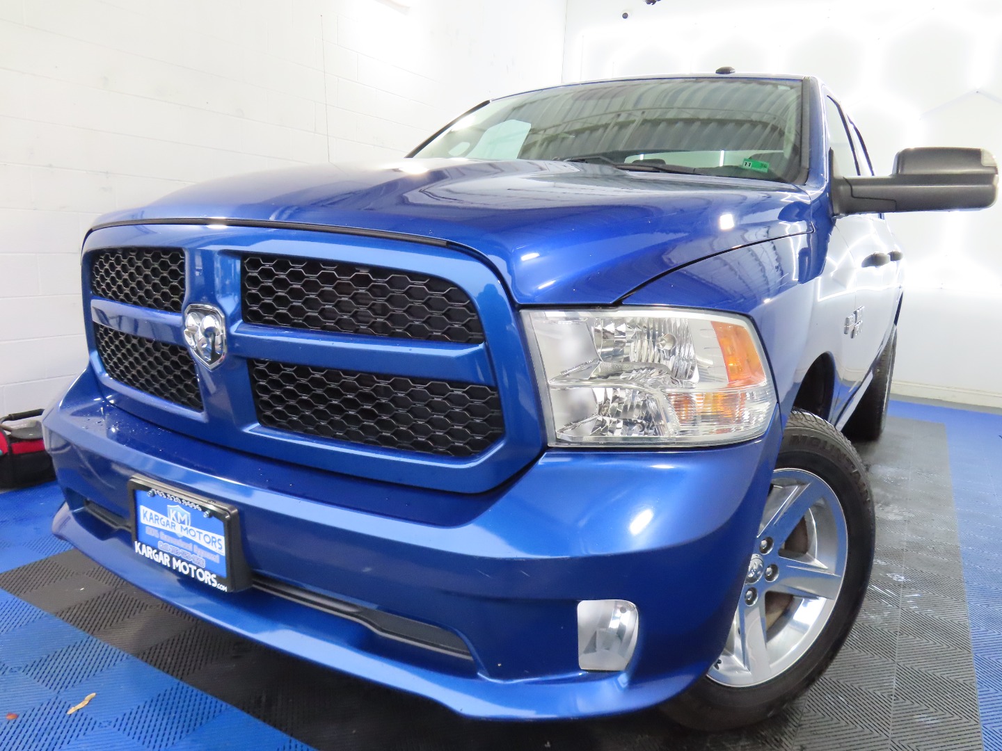 2017 RAM 1500 Express 4x4 Crew Cab 5'7's photo