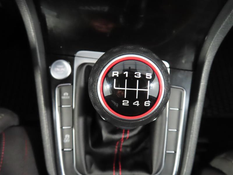VOLKSWAGENGOLF GTI27