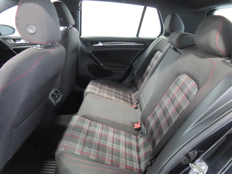 VOLKSWAGENGOLF GTI29