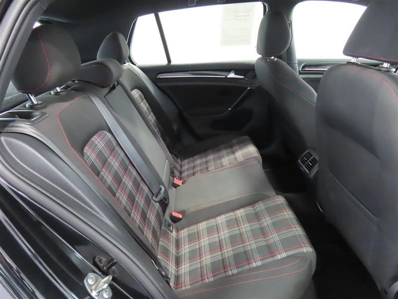 VOLKSWAGENGOLF GTI32