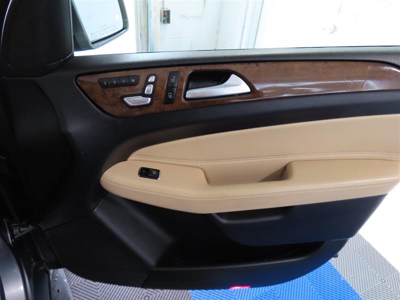 MERCEDES-BENZGLS40
