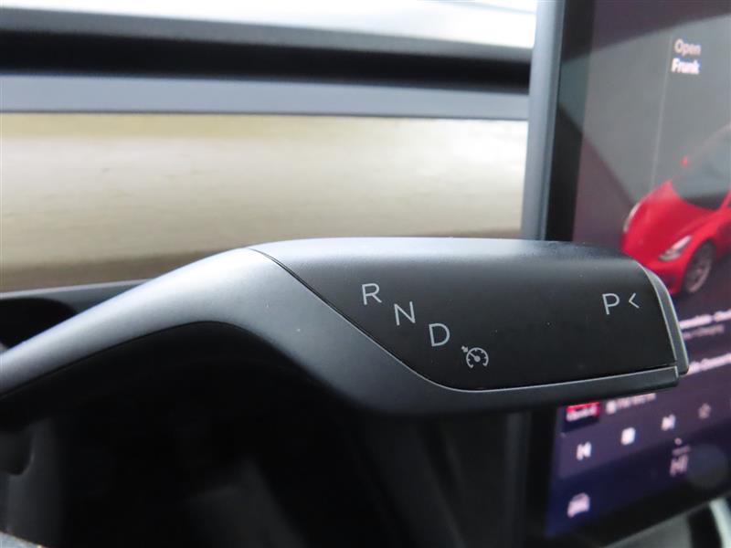 TESLAMODEL 320