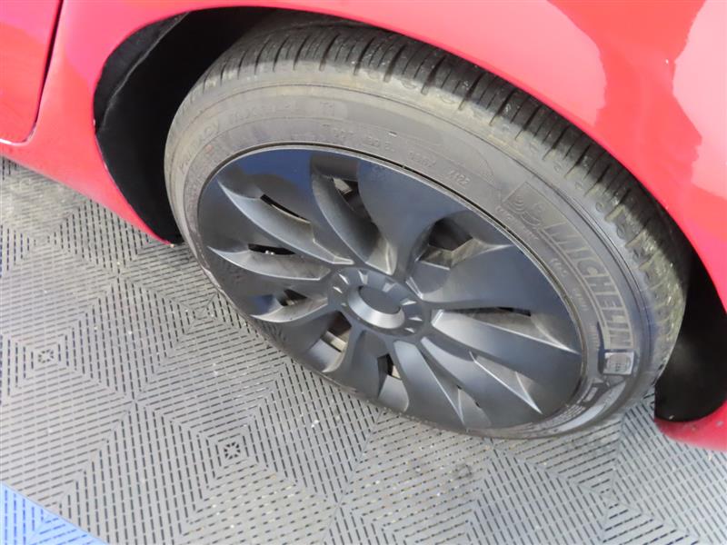 TESLAMODEL 37
