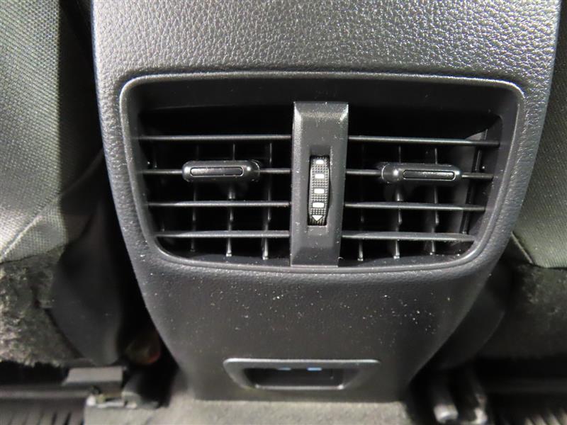 TOYOTACOROLLA CROSS32