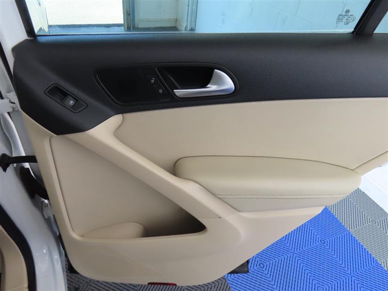 VOLKSWAGENTIGUAN32