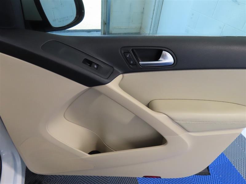 VOLKSWAGENTIGUAN34